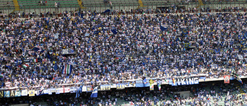國米北看臺:本次德比沒有編排大型Tifo,將發放6500面藍黑色旗幟
